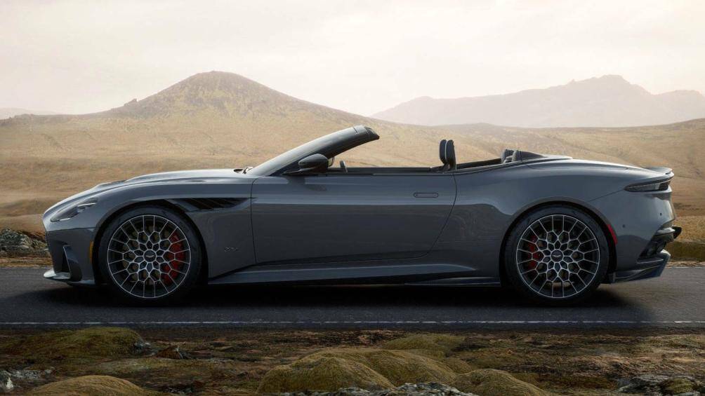 Trong khi kiểu Coupe mui cứng sẽ có số lượng tối đa lên đến 300 chiếc. Toàn bộ các xe Volante cũng đã được bán hết