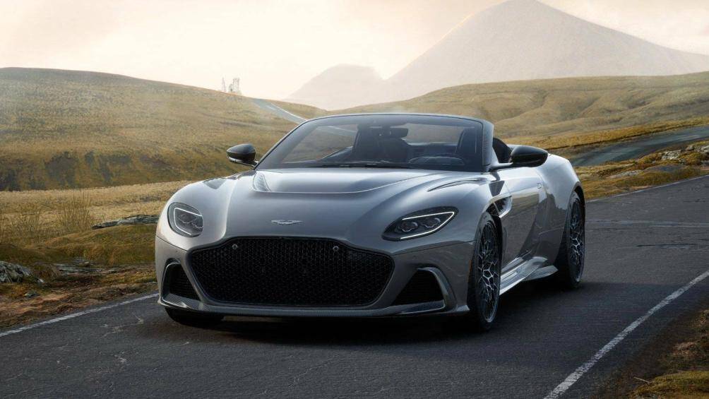 Khác biệt lớn nhất của bản Volante so với bản Coupe nằm ở cơ cấu mui xếp mềm, cho phép người ngồi trên xe có thể tận hưởng gió trời tự nhiên