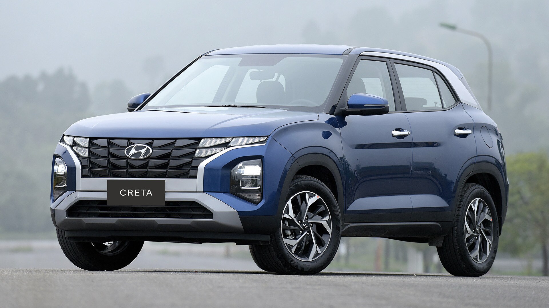 2. Hyundai Creta (từ 640-740 triệu đồng): Creta là một trong những mẫu xe sớm được người tiêu dùng đón nhận sau khi ra mắt và đang là dòng sản phẩm đóng góp chính vào doanh số Hyundai tại Việt Nam. Có 2.647 chiếc Creta giao tới khách hàng sau 3 tháng đầu năm, chỉ xếp sau Toyota Corolla Cross ở phân khúc SUV đô thị
