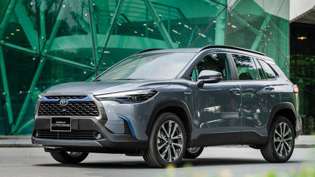 1. Toyota Corolla Cross (giá từ 755-955 triệu đồng): ra mắt Việt Nam giữa năm 2020 và có giá thuộc diện cao nhất phân khúc, song Corolla Cross vẫn duy trì sức hút sau gần 3 năm có mặt trên thị trường. Kết thúc quý I, mẫu xe Toyota đạt doanh số 3.417 chiếc, là mẫu SUV bán chạy nhất thị trường, đồng thời dẫn đầu phân khúc
