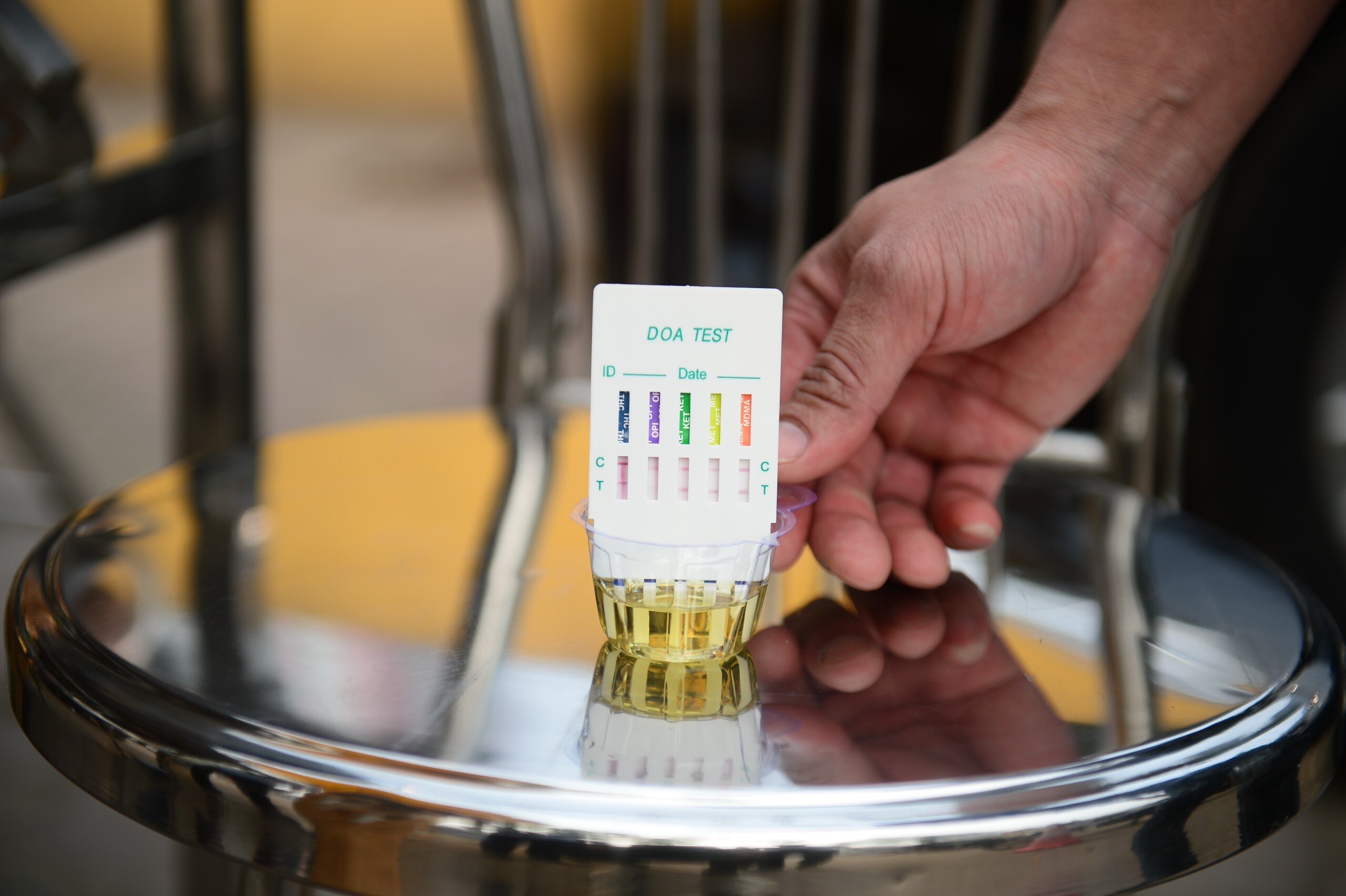 Qua test nhanh nồng độ cồn và ma tuý, tài xế T. cũng không vi phạm.