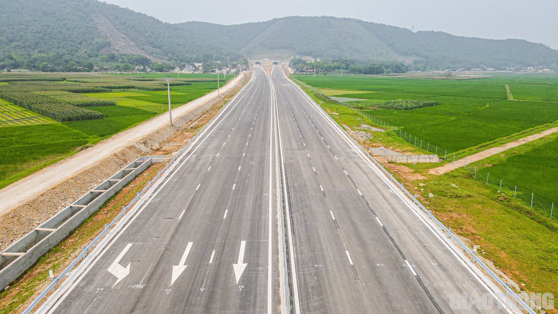 Cao tốc Bắc - Nam đoạn Mai Sơn - QL45 có tổng chiều dài hơn 63km. Giai đoạn phân kỳ, tuyến cao tốc được đầu tư với quy mô 4 làn xe hạn chế, bề rộng nền đường 17m, vận tốc thiết kế 80km/h. Giai đoạn hoàn chỉnh, tuyến cao tốc được đầu tư quy mô 6 làn xe, nền đường rộng 32,25m, vận tốc thiết kế 120km/h