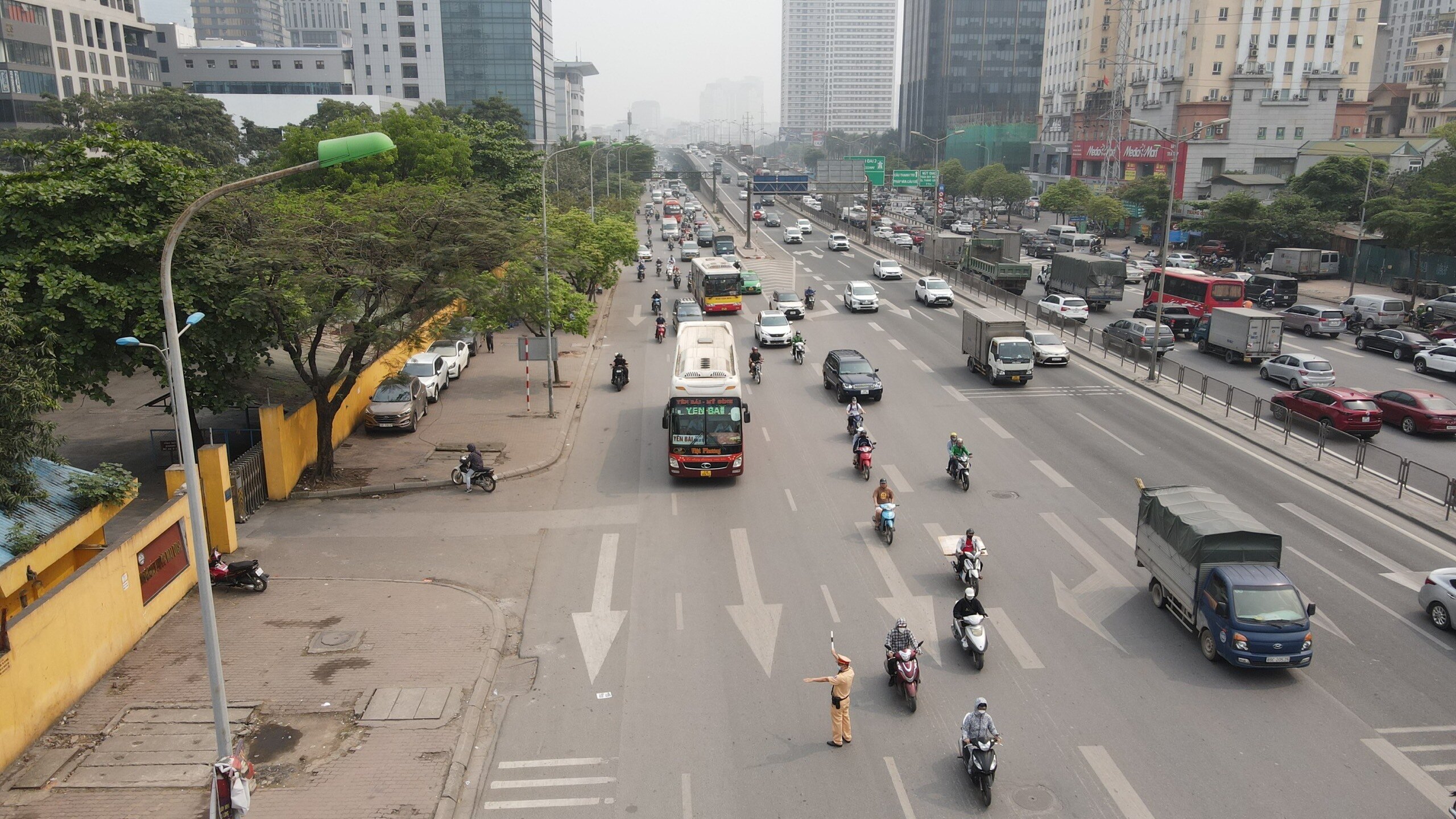 Khoảng 30’ sau, Tổ công tác phát hiện xe khách mang BKS 19B-066.80 do tài xế Nguyễn Quang T. điều khiển đi với tốc độ "rùa bò".