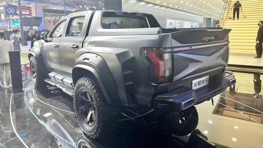 Chiếc xe này được phát triển dựa trên nền tảng xe bán tải cỡ lớn của Foton như Mars 7 và Mars 9