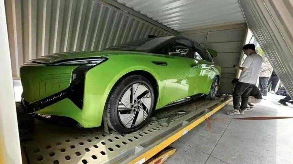 Tại triển lãm ô tô Thượng Hải 2023, hãng xe được mệnh danh là "Rolls-Royce Trung Quốc” đã ra mắt mẫu sedan thuần điện Hồng Kỳ E001