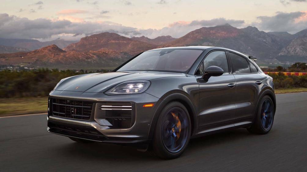 Phiên bản Turbo GT 2024 cao cấp nhất vẫn sử dụng động cơ V8 4.0 lít tăng áp kép nhưng sức mạnh được tinh chỉnh để đạt công suất 650 mã lực