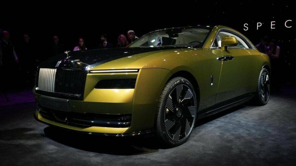 Tại triển lãm ô tô Thượng Hải 2023, Rolls-Royce đã chính thức giới thiệu 2 chiếc coupe siêu sang Rolls-Royce Spectre chạy điện