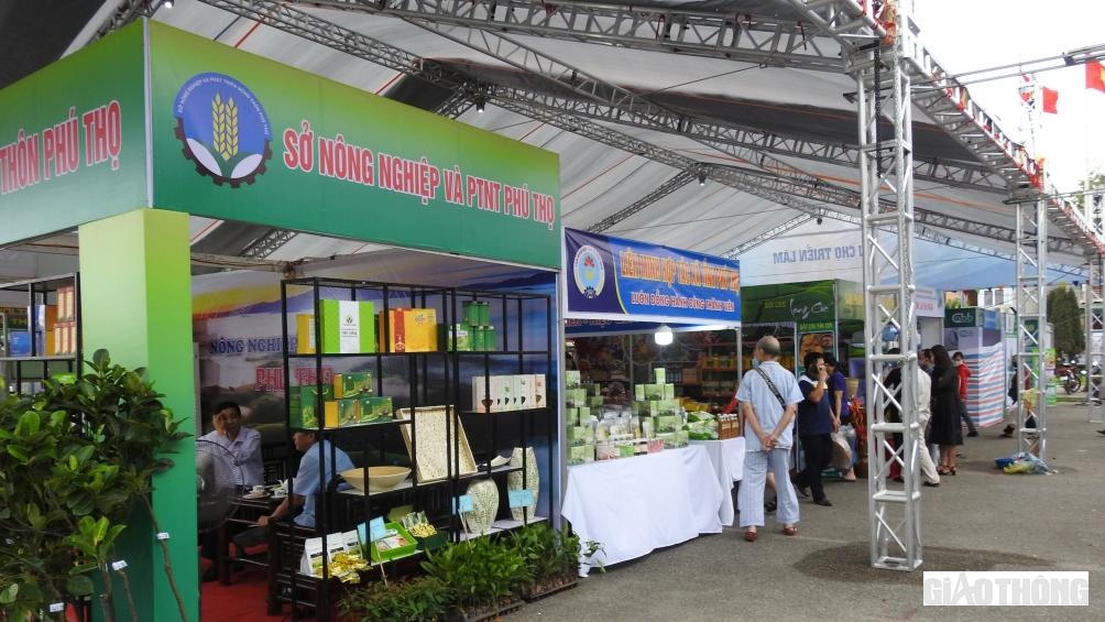 Hội chợ chủ yếu bày bán các sản phẩm công nghiệp hỗ trợ, sản phẩm nông nghiệp công nghệ cao, sản phẩm OCOP, sản phẩm làng nghề, sản phẩm nông sản, thực phẩm an toàn của các địa phương,...