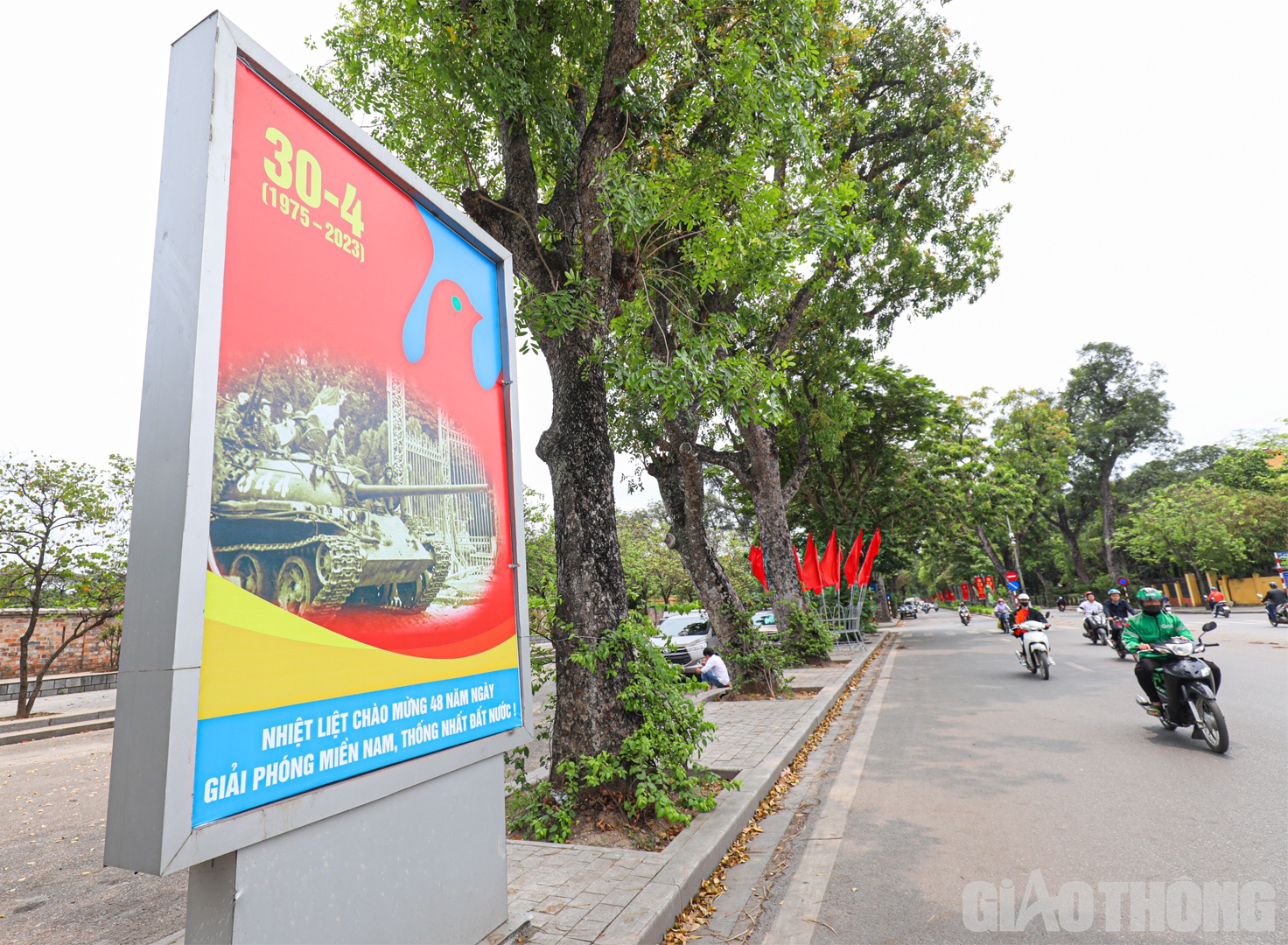 Cách đây 48 năm, cuộc tổng tiến công và nổi dậy mùa Xuân năm 1975 mà đỉnh cao là Chiến dịch Hồ Chí Minh đã giành thắng lợi, miền Nam hoàn toàn được giải phóng, non sông liền một dải