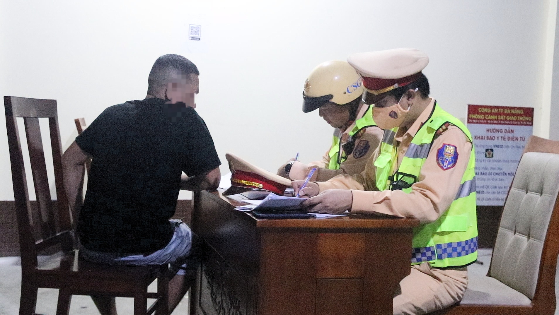 Tài xế P phân trần, do buổi sáng không chạy xe nên uống vài ly sau đó về ngủ trưa, cứ nghĩ  ngủ dậy nồng độ cồn đã tan hết nhưng không ngờ vẫn còn.