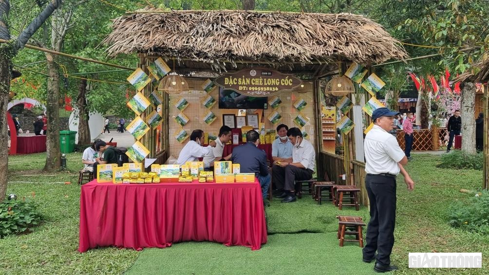 Anh Hà Văn Chinh, người đại diện thương hiệu Chè Long Cốc tại Liên hoan chia sẻ: "Việc tổ chức Liên hoan Ẩm thực có rất nhiều lợi ích. Điều này vừa giúp tỉnh thu hút du khách, vừa giúp sản phẩm của tỉnh quảng bá được thương hiệu của mình."