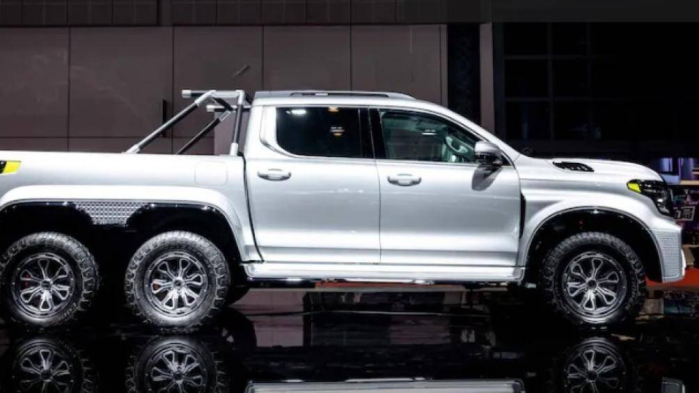 Mẫu xe này được phát triển dựa trên nguyên mẫu là bán tải Shanhai Cannon nhưng được bổ sung trục bánh thứ 3, nâng tổng số bánh xe lên con số 6