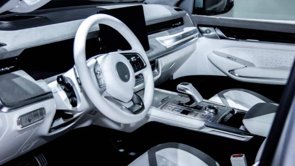 Dù ngoại thất được thay đổi khá nhiều nhưng khoang cabin bên trong vẫn giữ nguyên cấu hình 5 chỗ ngồi