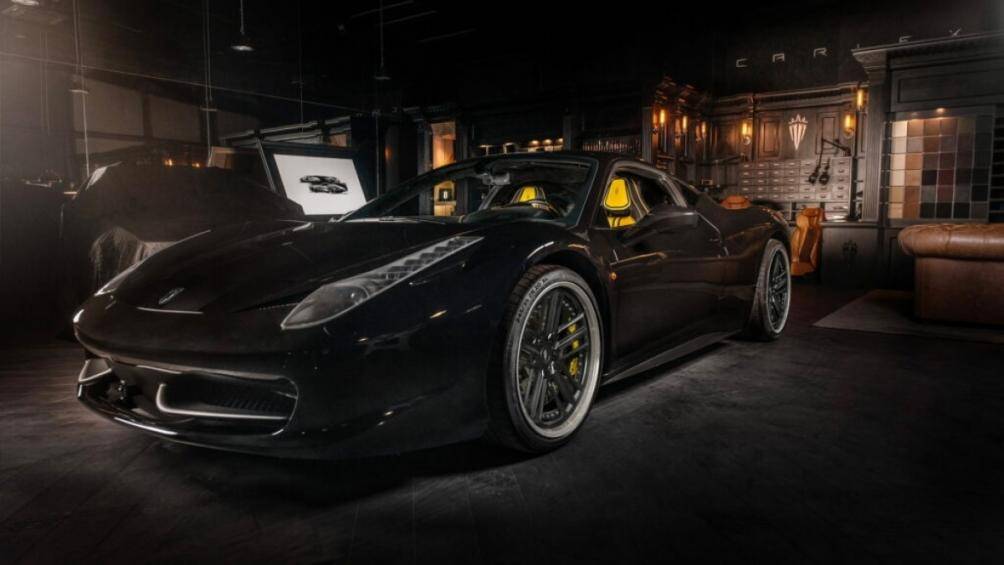 Nội thất của chiếc xe đã được Carlex Design đại tu toàn bộ. Thay đổi duy nhất về ngoại thất là bổ sung một bộ bánh xe hợp kim 20 inch mới