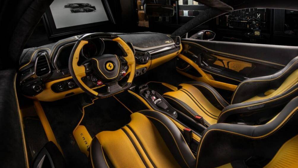 Dù chiếc xe Ferrari 458 đã có tuổi đời gần 14 năm nhưng vẫn được ưa chuộng nên hãng độ Carlex đã cho ra mắt gói nâng cấp nội thất gần 1 tỷ đồng