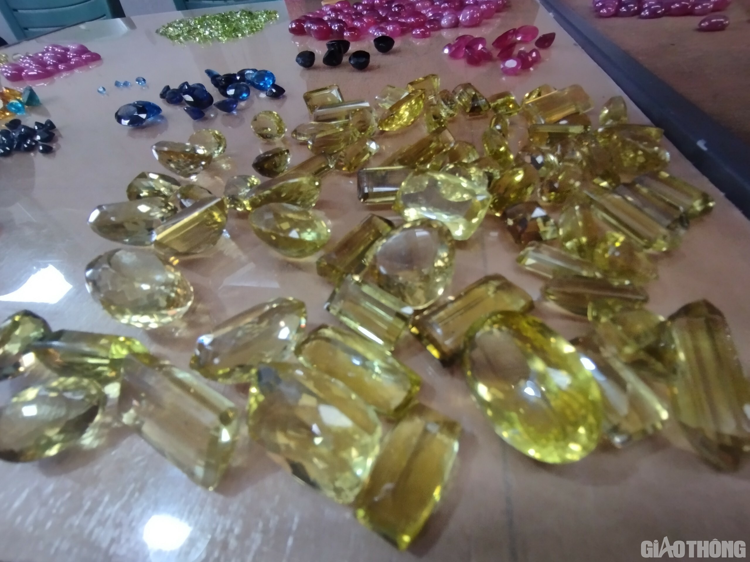 Ruby được hình thành trong quá trình biến đổi địa chất phức tạp, hấp thụ được tinh hoa của đất trời, vì vậy, nó mang trong mình nguồn năng lượng và linh khí cao. Nhờ đó, Ruby thường được sử dụng làm vật may mắn trong phong thủy, đời sống...