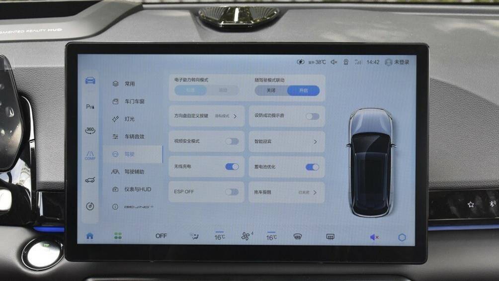 Màn hình cảm ứng trung tâm của xe còn có tính năng cập nhật phần mềm qua wifi