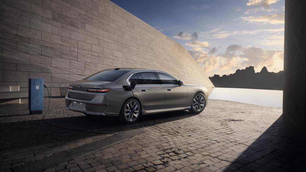 Xe có kích thước chiều dài x chiều rộng x chiều cao là 5.391 x 1.950 x 1.544 mm, chiều dài cơ sở đạt 3.215 mm