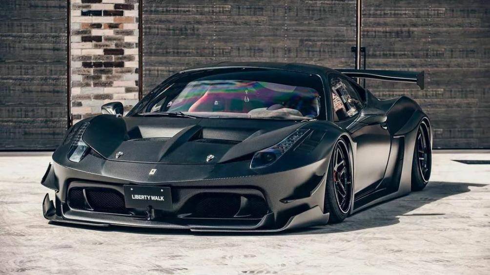 Ferrari 458 Challenge bản đặc biệt đã được hãng độ Liberty Walk nâng cấp bộ bodykit có tên Silhouette