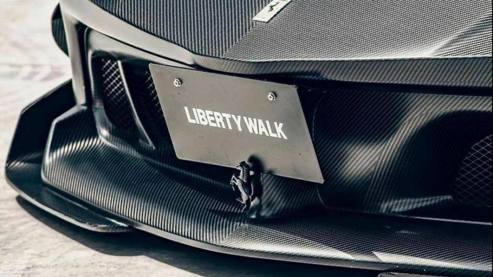 Điểm dễ dàng nhận ra là cụm lưới tản nhiệt mới, cản trước với bộ chia gió độc đáo và cánh mũi khí động học