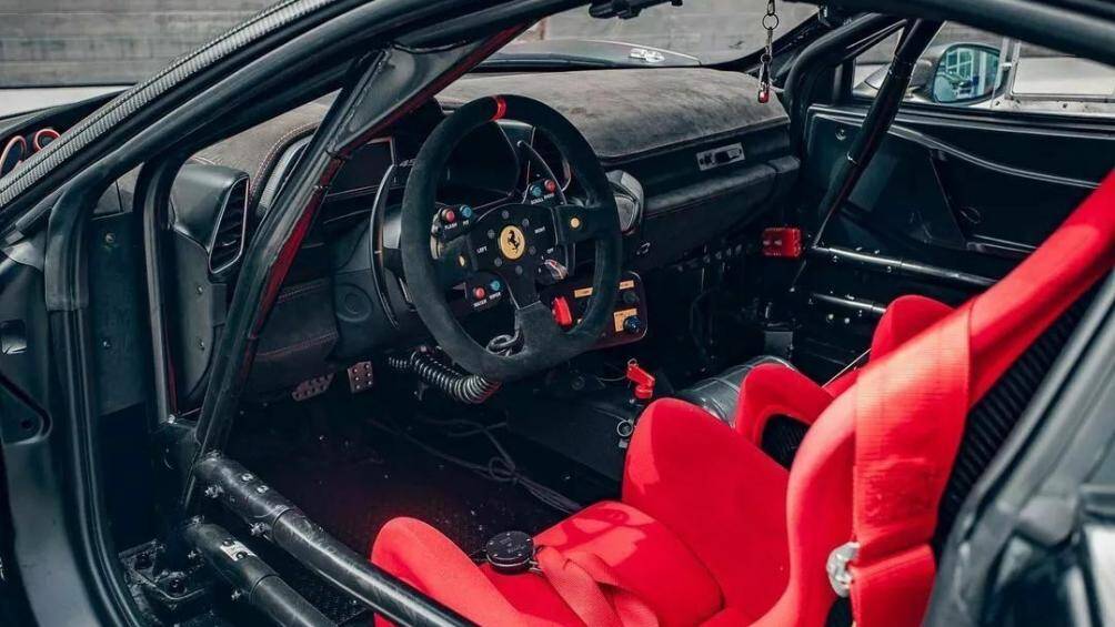 Ngoài ra còn có một bộ khuếch tán mới thiết kế táo bạo không chỉ làm tăng thêm vẻ hấp dẫn về mặt thẩm mỹ mà còn giúp tăng lực cản xuống mặt đường