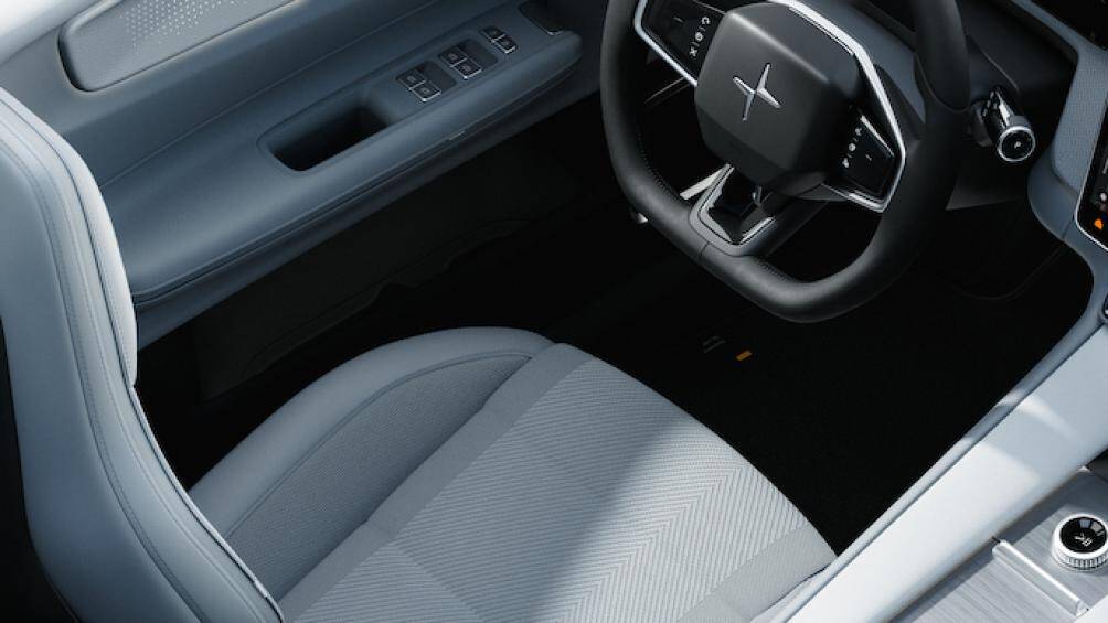 Màn hình hiển thị trên kính lái (HUD) với diện tích chiếu 14,7 inch ở phía trước người lái sẽ chuyển tiếp thông tin chính về xe