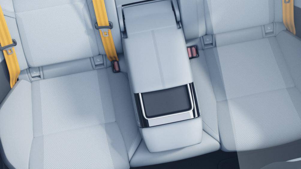 Các vật liệu nội thất mới bao gồm vải dệt kim bao gồm 100% PET tái chế, cùng với nhựa vinyl MicroTech được phân bổ sinh học và bọc da Nappa