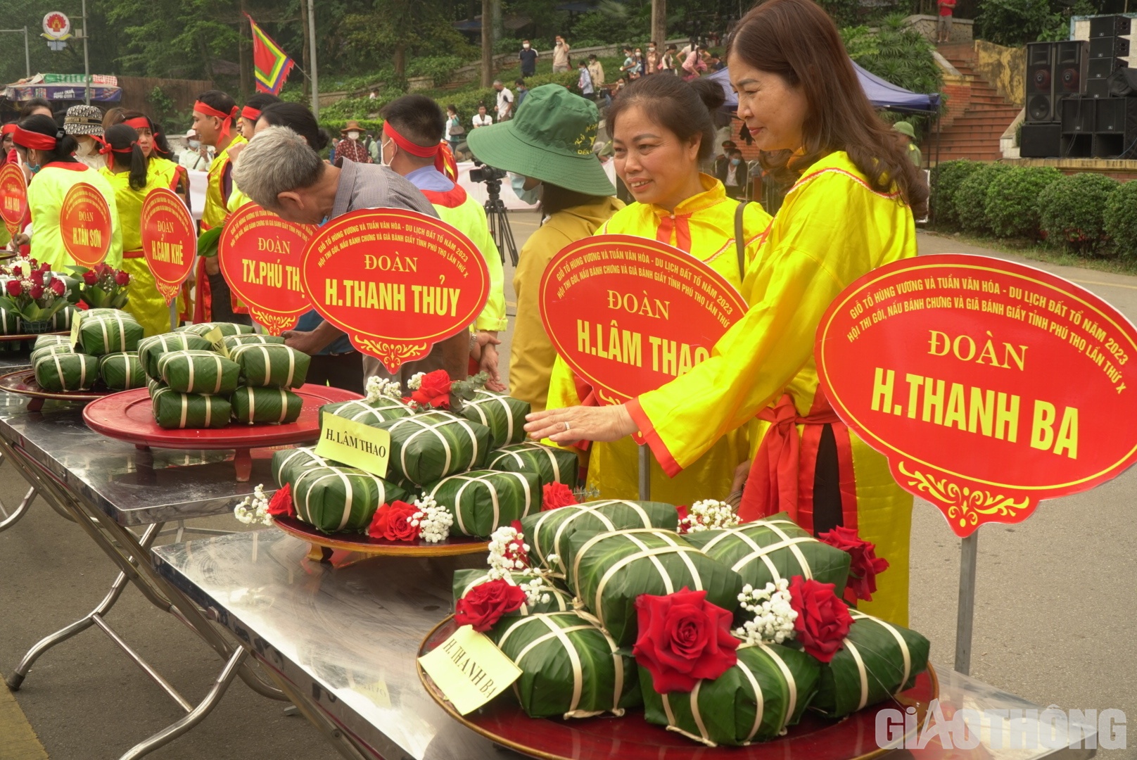Sản phẩm bánh chưng của các đội sau khi thực hiện phần thi gói bánh. Trong buổi sáng các đội tham gia thi gói, nấu bánh chưng đều hoàn thành trước thời gian, trong đó đội Yên Lập là đội hoàn thành sớm nhất trong thời gian 3 phút 30 giây