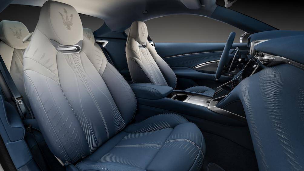 Thiết kế của Granturismo Ouroboros kết hợp lưới tản nhiệt phía trước của A6GCS Berlinetta Pininfarina và lỗ thông gió bên của 3500 GT