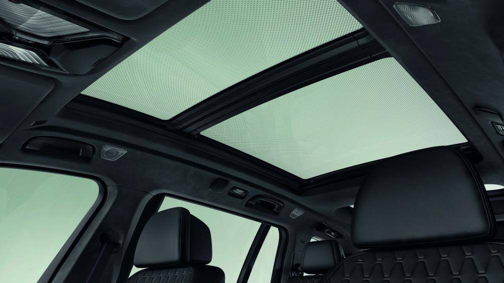 Các phiên bản đều trang bị cửa sổ trời toàn cảnh