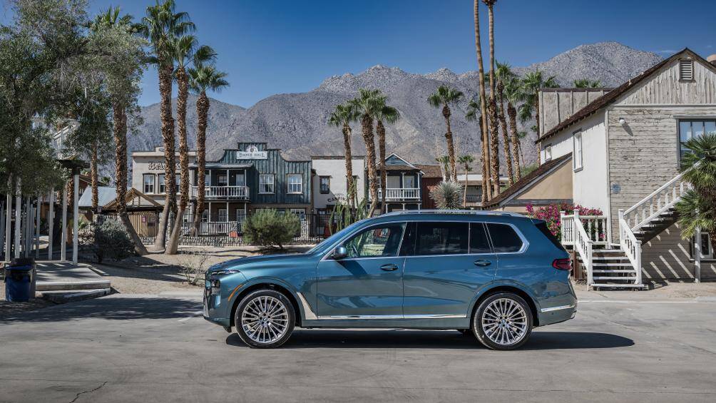 Xe sở hữu chiều dài cơ sở 3.105 mm với số đo dài, rộng, cao lần lượt là 5.181 x 2.000 x 1.835 mm