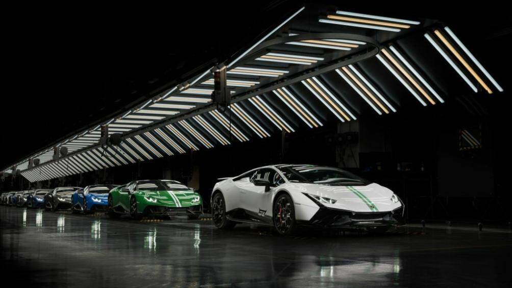Để kỷ niệm 60 năm thành lập và phát triển thương hiệu, Lamborghini đã trình làng 3 mẫu Huracan phiên bản giới hạn STO, Tecnica và EVO