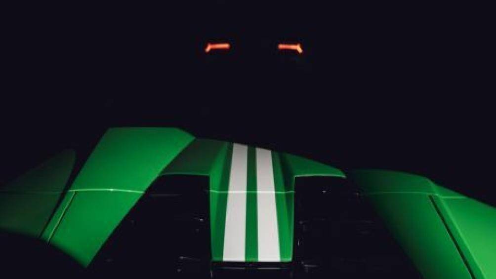 Phiên bản thứ hai có thân màu xanh lá Verde Viper với các chi tiết màu Bianco Isi, nội thất chất liệu Alcantara màu đen Nero Ade kết hợp với các chi tiết đỏ Rosso