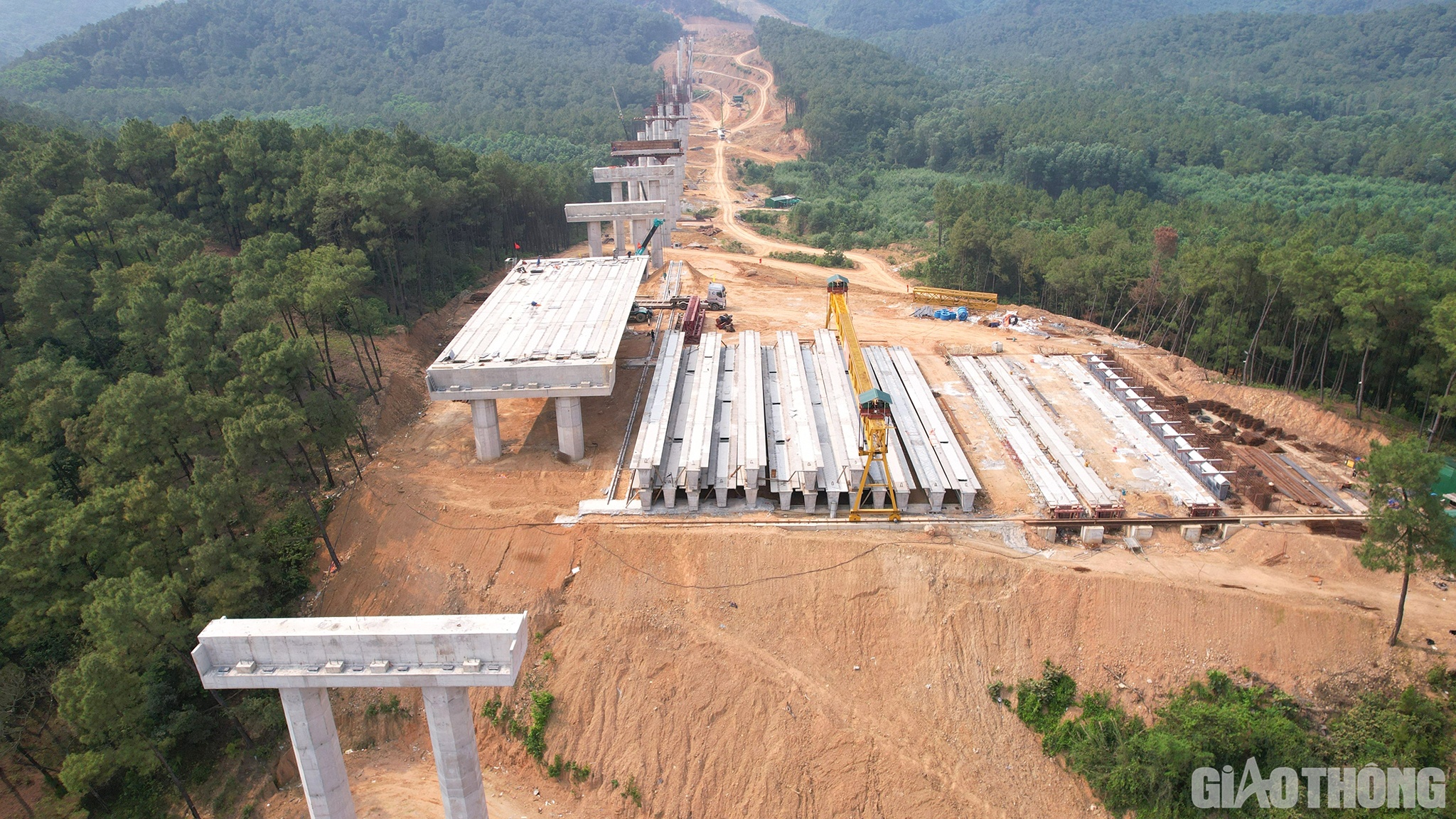 Dự án được thực hiện theo hình thức PPP, do liên danh nhà đầu tư Công ty TNHH Hòa Hiệp - Công ty Cổ phần Tập đoàn CIENCO4 - Công ty TNHH Đầu tư Núi Hồng - Tổng Công ty Xây dựng Trường Sơn - Công ty Cổ phần Đầu tư và Xây dựng VINA2; doanh nghiệp dự án là Công ty Cổ phần Đầu tư Phúc Thành Hưng.
