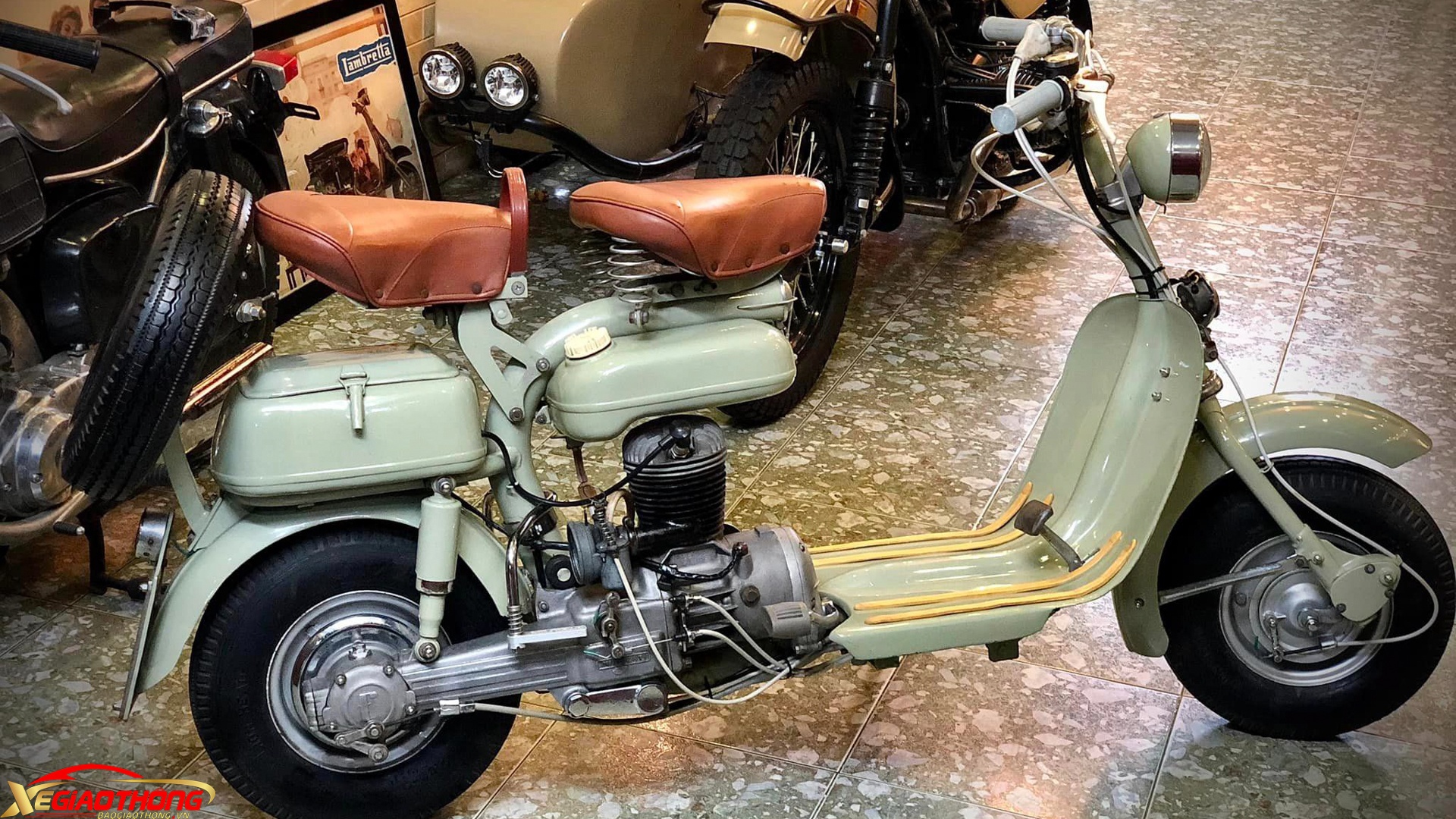 Lambretta Model F có khối lượng khô tương đối nhẹ, khoảng 60 kg. Xe dùng vành kích cỡ 8 inch