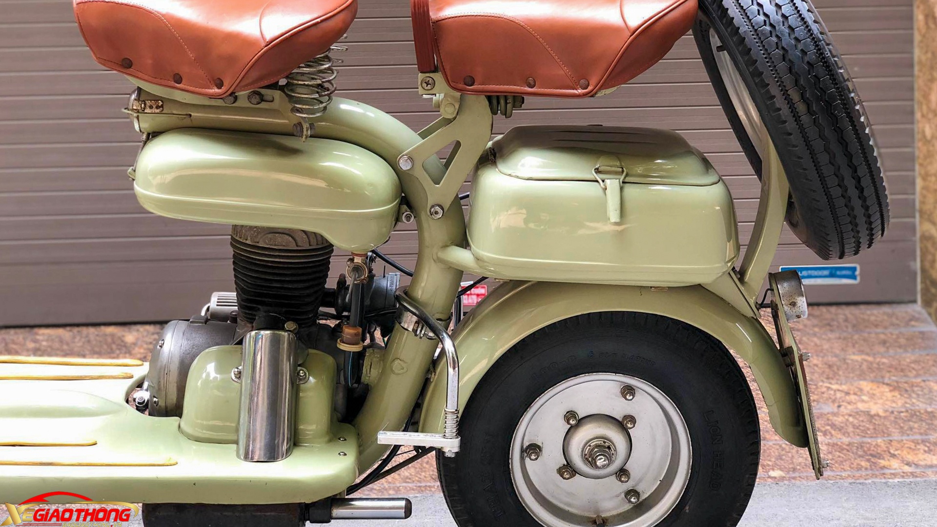 Lần đầu mở bán tại thị trường quê nhà đầu năm 1954, Lambretta 125 F có giá bán thấp tương tự mẫu 125 E tiền nhiệm, khoảng 108.000 lira Italy ở thời điểm đó