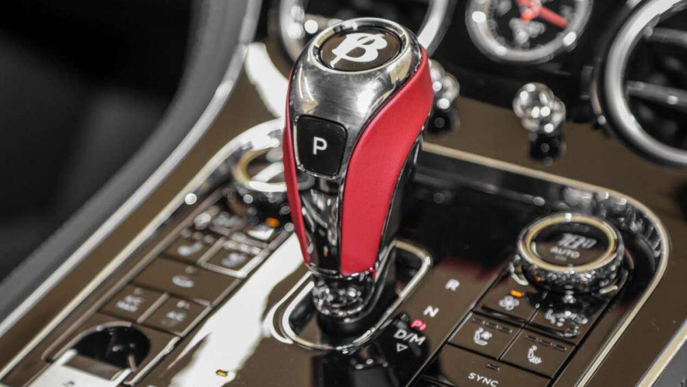 Chiếc grand tourer có khả năng tăng tốc từ 0-100 km/h trong 3,6 giây một cách mượt mà và đạt vận tốc tối đa 335 km/h