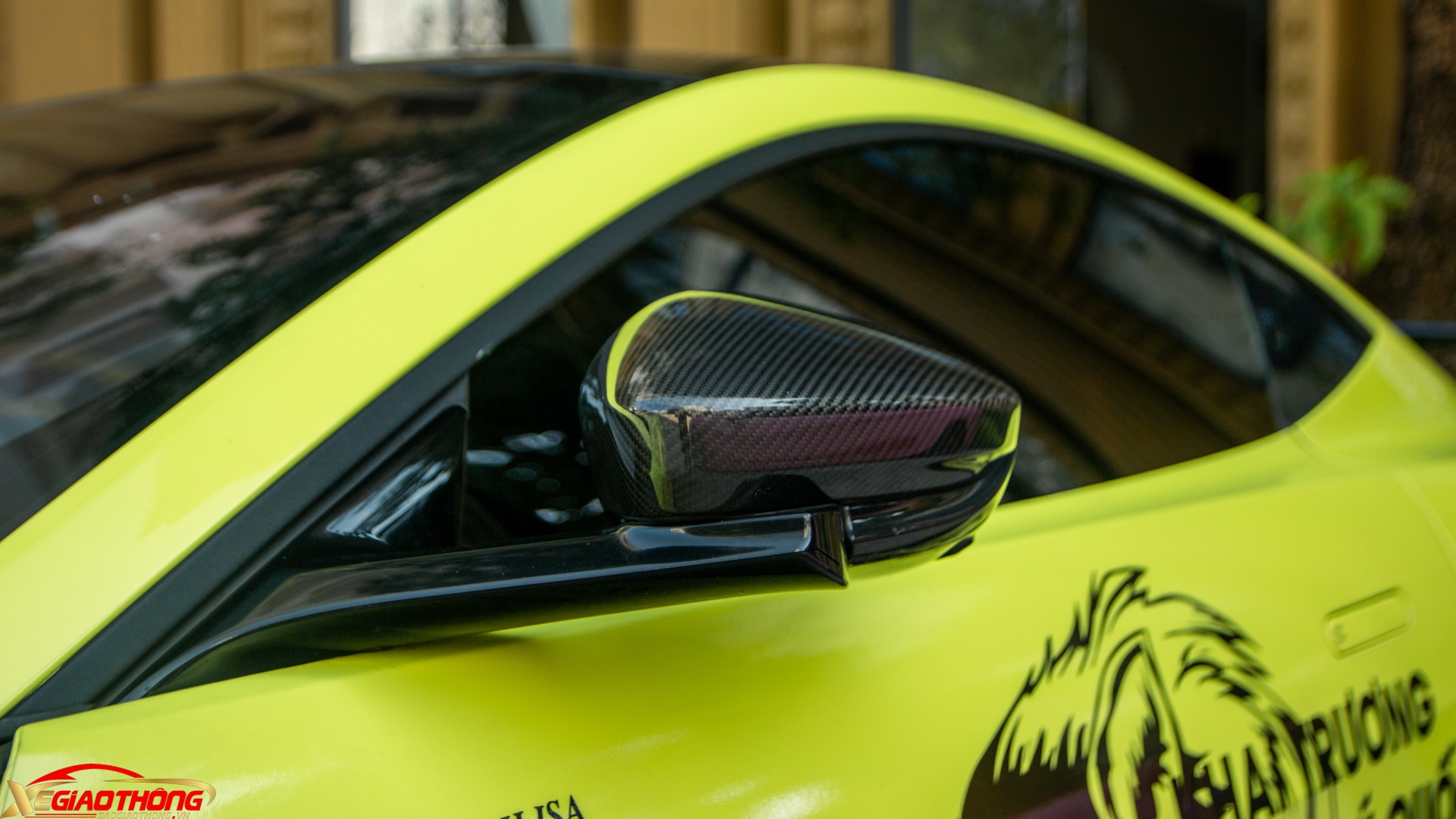 Tại Việt Nam, số lượng Vantage thế hệ mới chỉ dừng lại ở con số 4. Trong đó 1 chiếc Vantage 007 Edition được nhập dưới dạng tư nhân và 3 chiếc còn lại được nhập theo dạng chính hãng. Trong đó 1 chiếc thuộc phiên bản Vantage F1 Edition