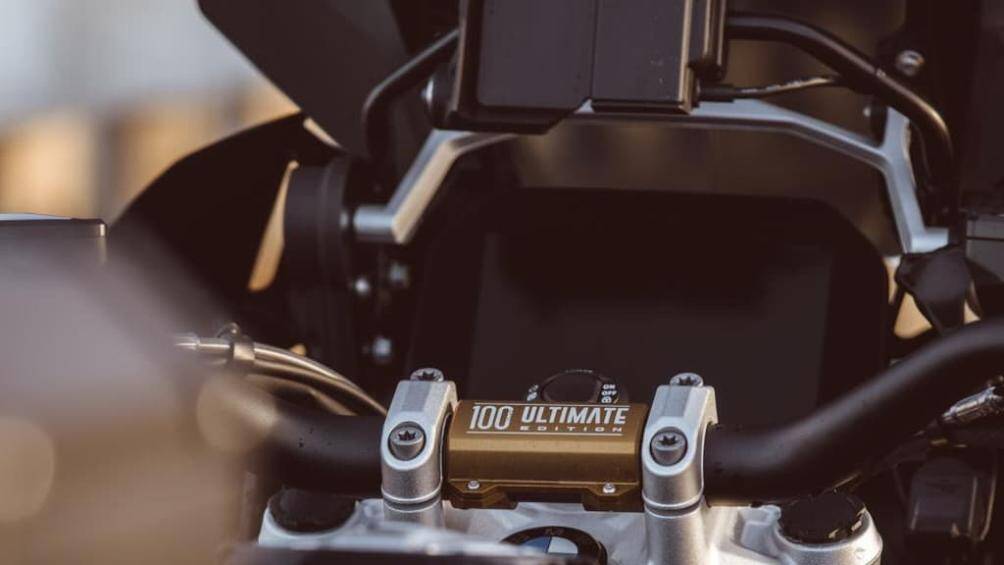 Với nhiều phụ kiện như vậy, BMW R1250GS Ultimate Edition có giá đề xuất là 26.900 Euro (khoảng 695 triệu đồng)