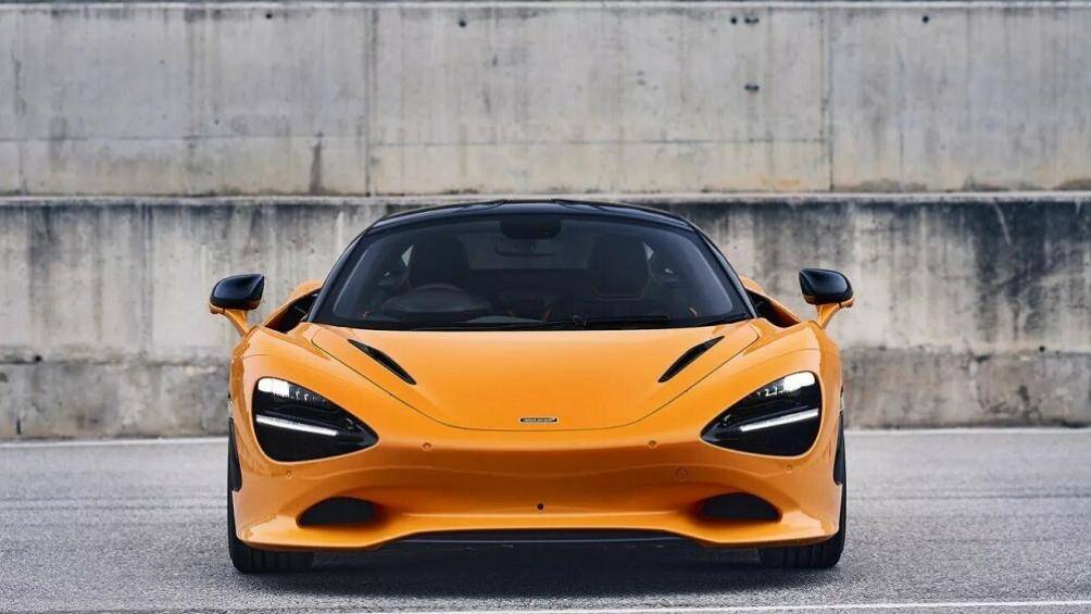 Ngay sau khi ra mắt, McLaren 750S đã được báo giá tại Việt Nam là 19,9 tỷ đồng cho phiên bản Coupe và 20,9 tỷ đồng cho phiên bản Spider