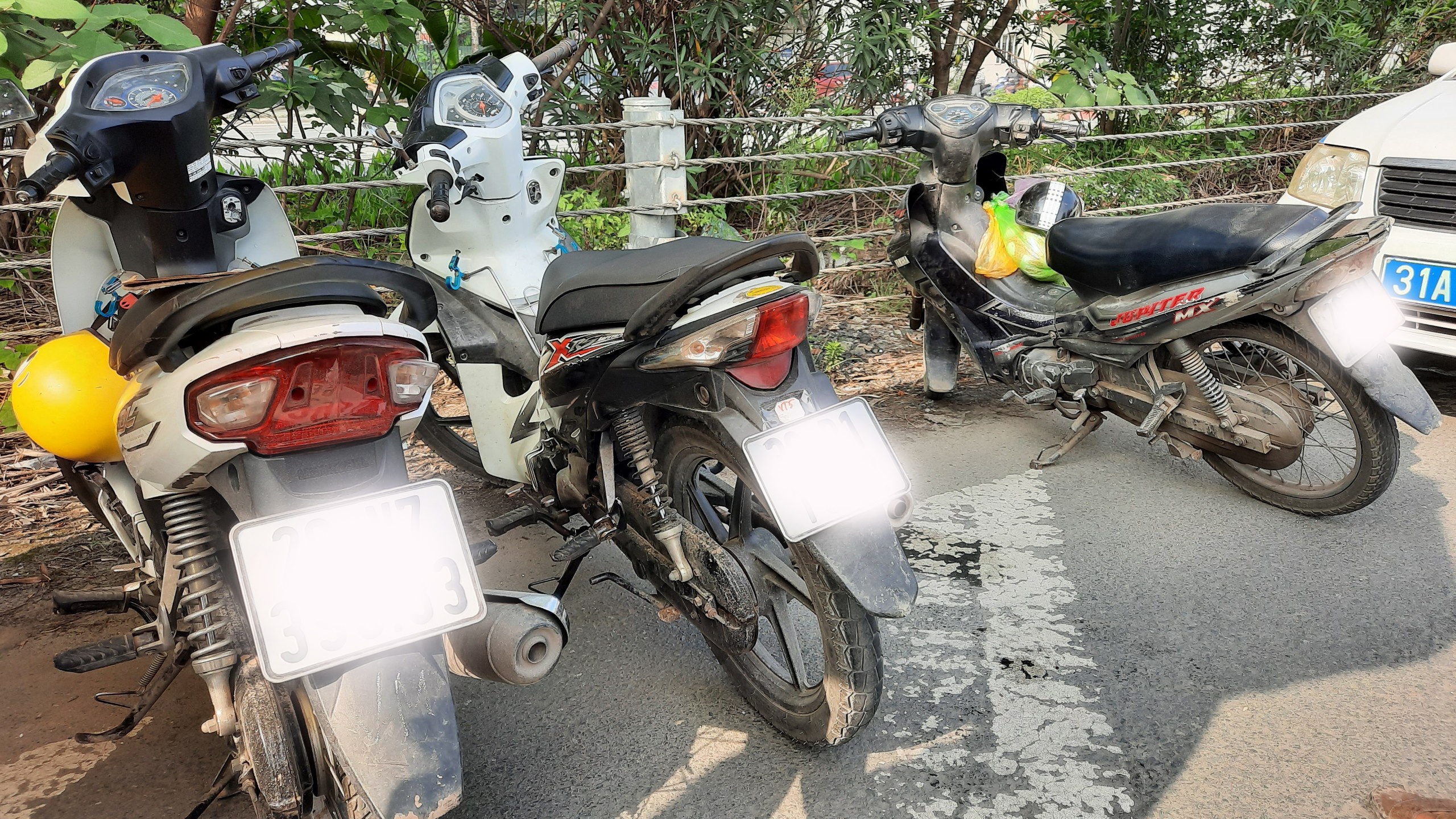 Chỉ trong vòng 30 phút, Tổ công tác Đội 6 đã phát hiện nhiều người điều khiển xe máy đi vào làn đường cao tốc trên Đại lộ Thăng Long