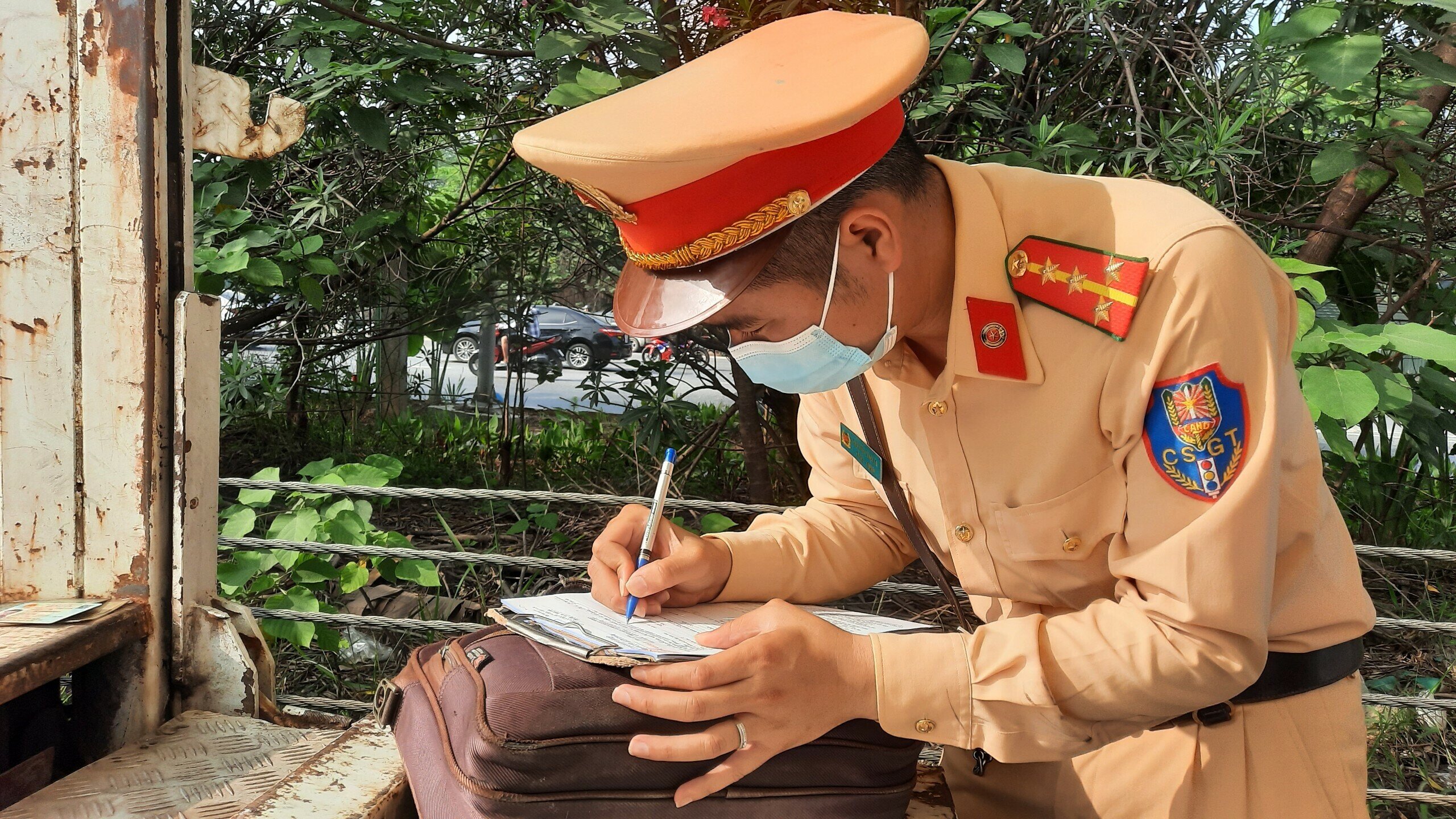 Với lỗi điều khiển xe máy đi vào đường cao tốc, các tài xế sẽ bị xử phạt 2,5 triệu đồng, tước GPLX 4 tháng và tạm giữ phương tiện