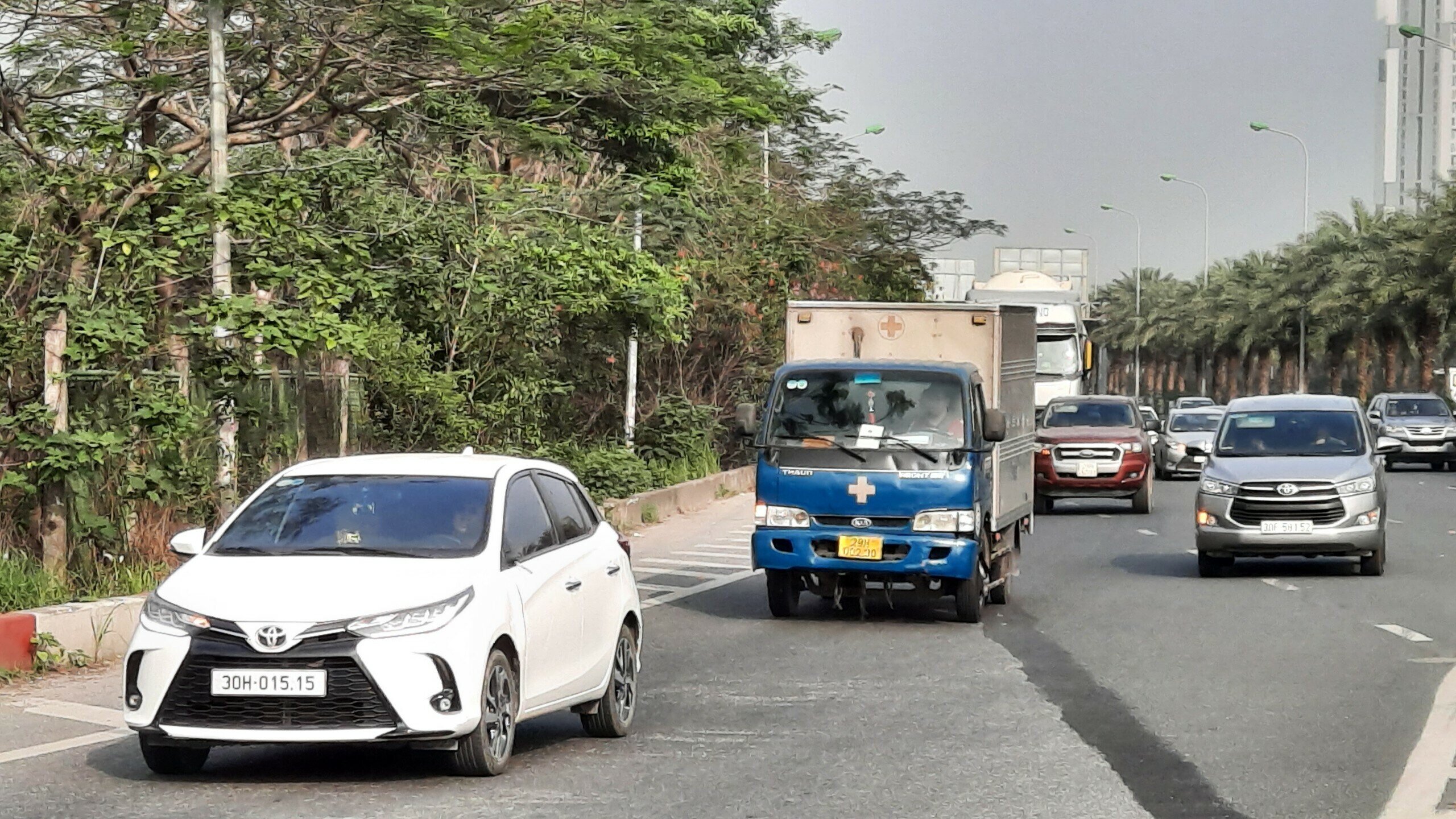 Đại lộ Thăng Long là tuyến đường cao tốc nối trung tâm Hà Nội với quốc lộ 21A cũ. Toàn tuyến dài hơn 30km, đi qua 2 quận và 3 huyện của thành phố. Tuyến đường được thiết kế với làn dành riêng cho ô tô có vận tốc tối đa 80km/h và đường gom cho xe máy lưu thông