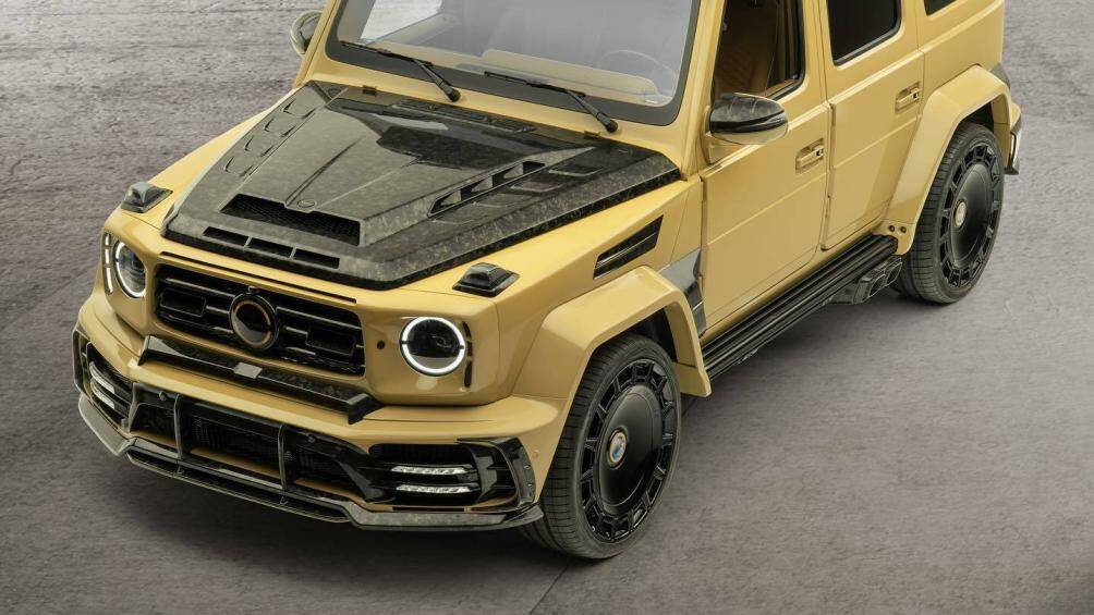 Bên cạnh màu sơn cát sa mạc, những chi tiết đặc biệt ở ngoại thất giúp chiếc xe Mercedes-Benz G63 trở nên ấn tượng hơn