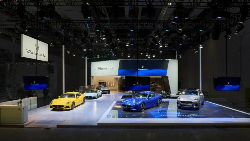 Ngoài ra, chiếc crossover cũng sở hữu màn hình thấp hơn 8,8 inch và màn hình hiển thị head-up