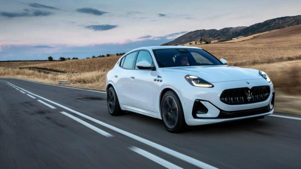 Chiếc crossover cũng được trang bị bộ khuếch tán mới và tùy chọn bánh xe 19, 20 hoặc 21 inch được tối ưu hóa về mặt khí động học