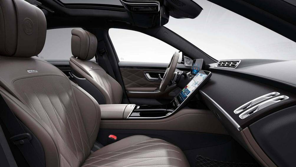 Nội thất Mercedes-AMG S63 2023 với bản nâng cấp Manufaktur có 5 tùy chọn màu sắc khác nhau