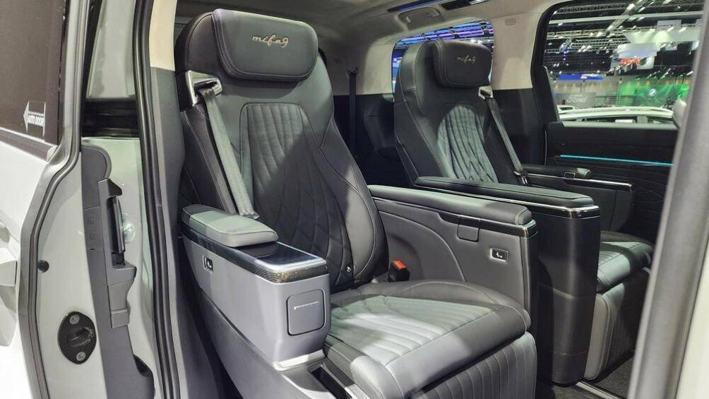 "Trái tim" của MG Maxus 9 là mô-tơ điện mạnh 245 mã lực và mô-men xoắn cực đại 350 Nm. Pin lithium-ion với dung lượng 90 kWh, mang đến quãng đường di chuyển 540 km