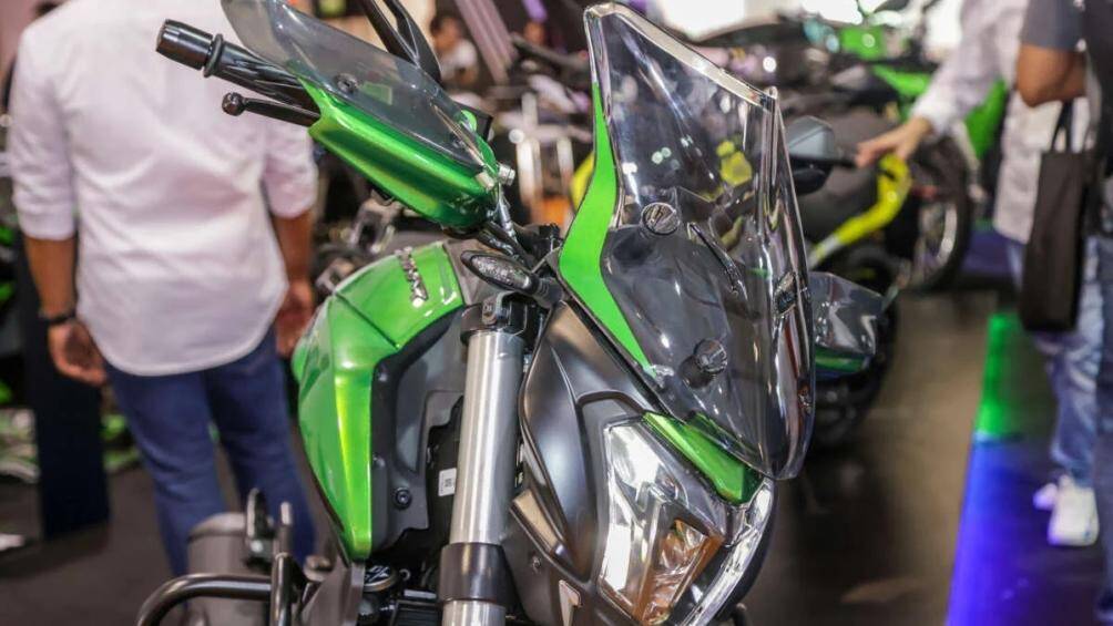 Về hệ thống phanh, Dominar D400 sở hữu phanh đĩa đơn thủy lực và ABS hai kênh