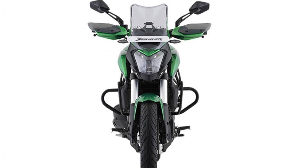 Dominar D400 từng ra mắt phiên bản cập nhật vào năm 2019. Với phiên bản mới nhất lần này, mẫu xe có kiểu dáng như một chiếc Adventure